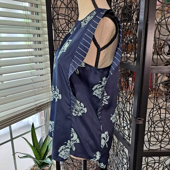J Crew Size 6 Blue/Turq Sleeveless Floral/Striped Top Split V-Neck EUC - Picture 4 of 11
